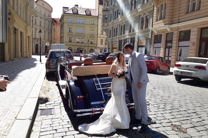 Vintage Cars Prague - Sightseeing Tour 90min / 1-6 pers. - St. Nicholas Church and Lesser Town