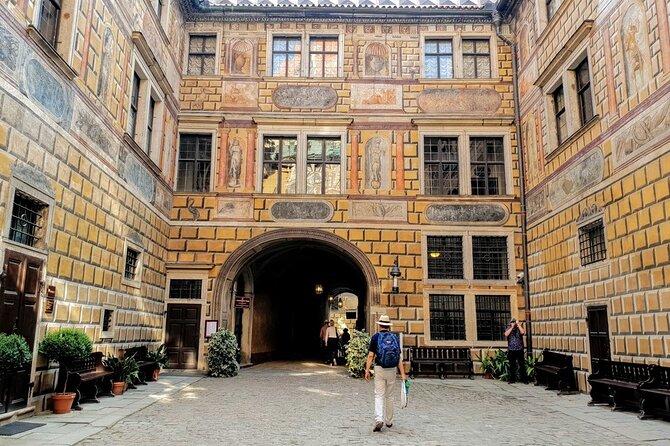 Walking private guided tour in Cesky Krumlov with local certified guide - Flexible timing for a short stay