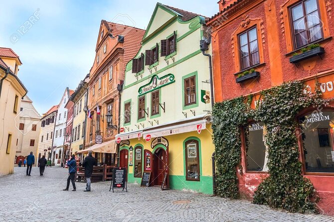 Walking private guided tour in Cesky Krumlov with local certified guide - What the guide adds beyond a map