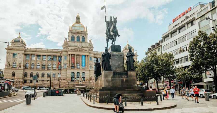 Walking tour of Prague in French : Nové Město - Why Nové Město gives you a different Prague