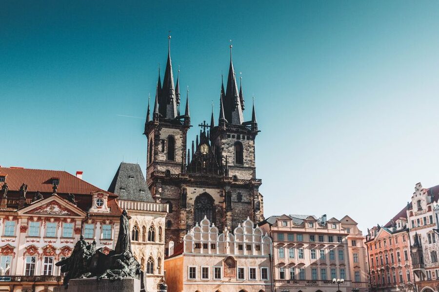 Walking tour of Prague in french: Old Town & Charles Bridge - Ungelt and Týn Court: Prague’s old merchant quarter