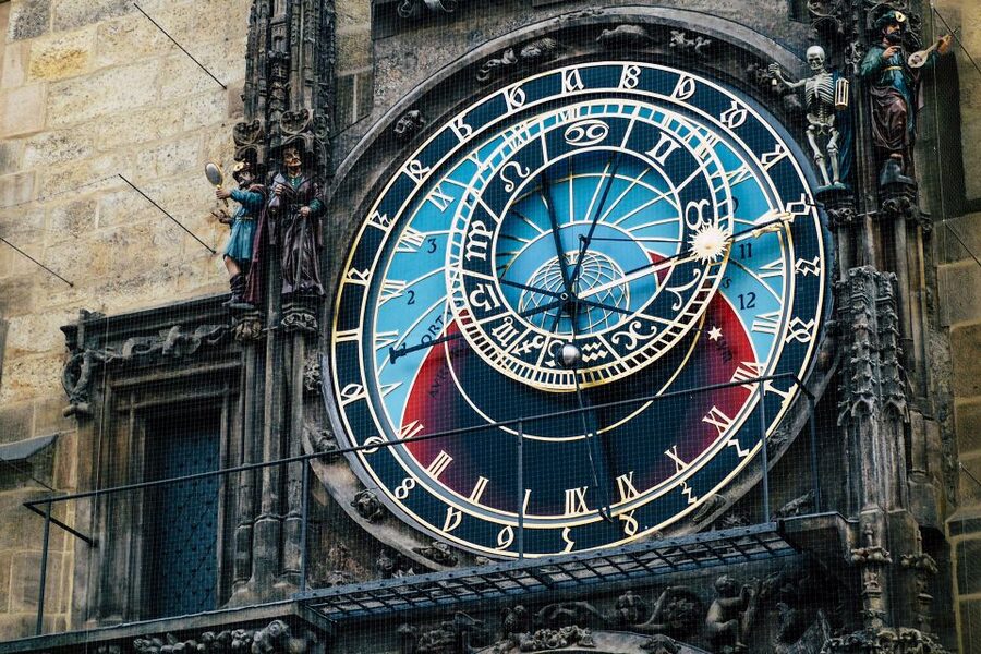 Walking tour of Prague in french: Old Town & Charles Bridge - Starting on Celetná Street near the Powder Tower area