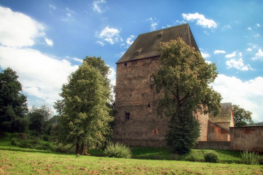 Wroclaw: Giant Mountains & Valley of Palaces Day Tour - Who should book this excursion?
