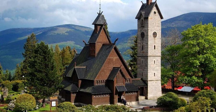 Wroclaw: Giant Mountains & Valley of Palaces Day Tour - Staniszow palace and the Echt Stonsdorfer tasting